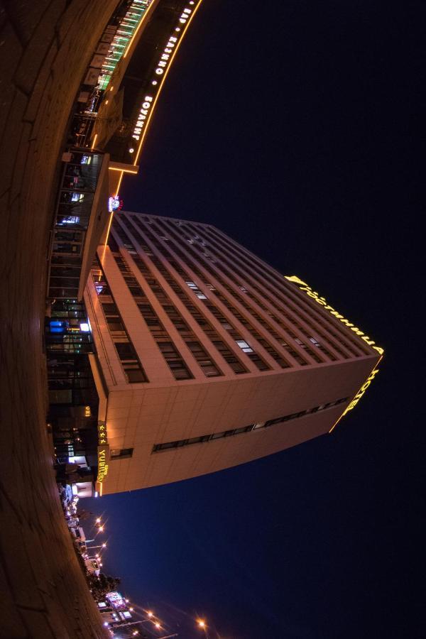 Hotel Yubileiny Minsk Bagian luar foto