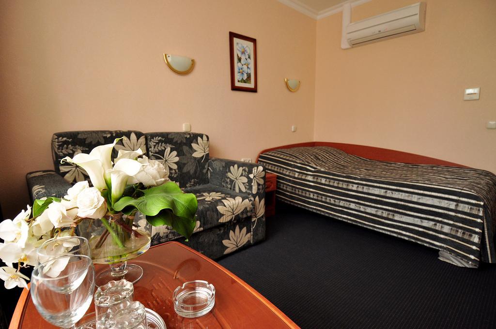 Hotel Yubileiny Minsk Bagian luar foto
