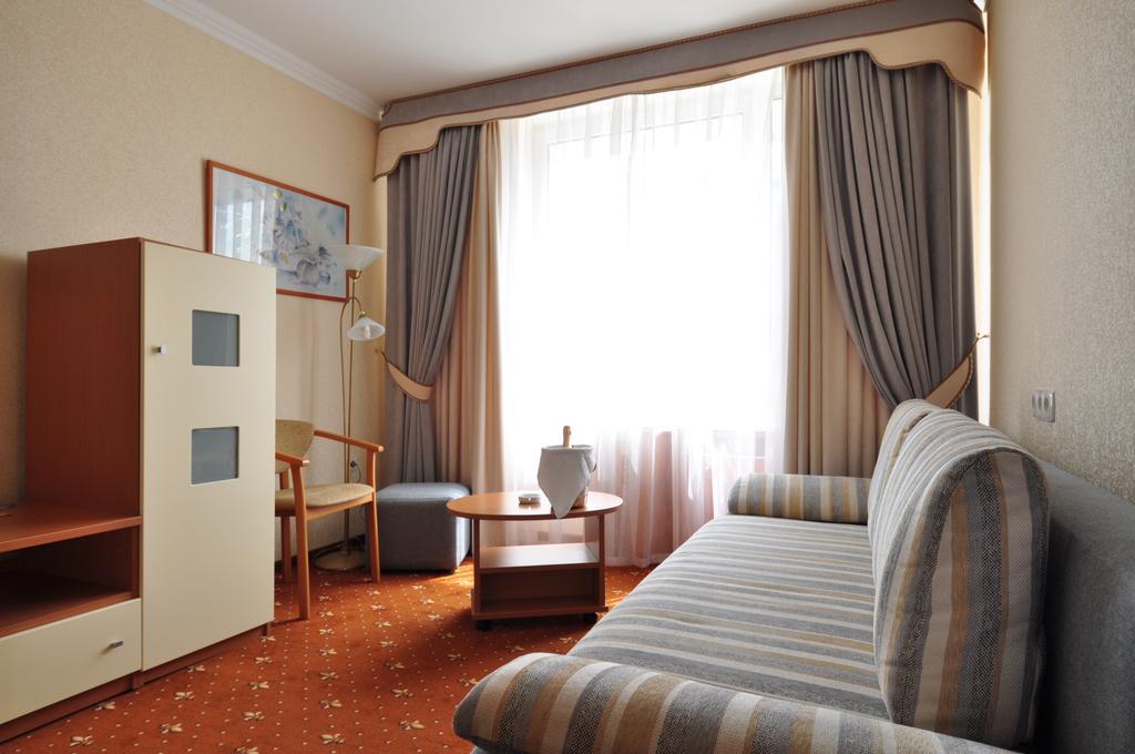 Hotel Yubileiny Minsk Bagian luar foto