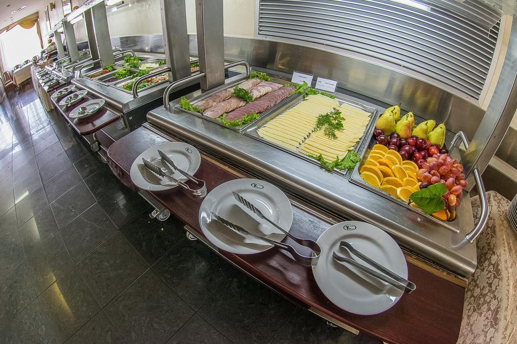 Hotel Yubileiny Minsk Bagian luar foto