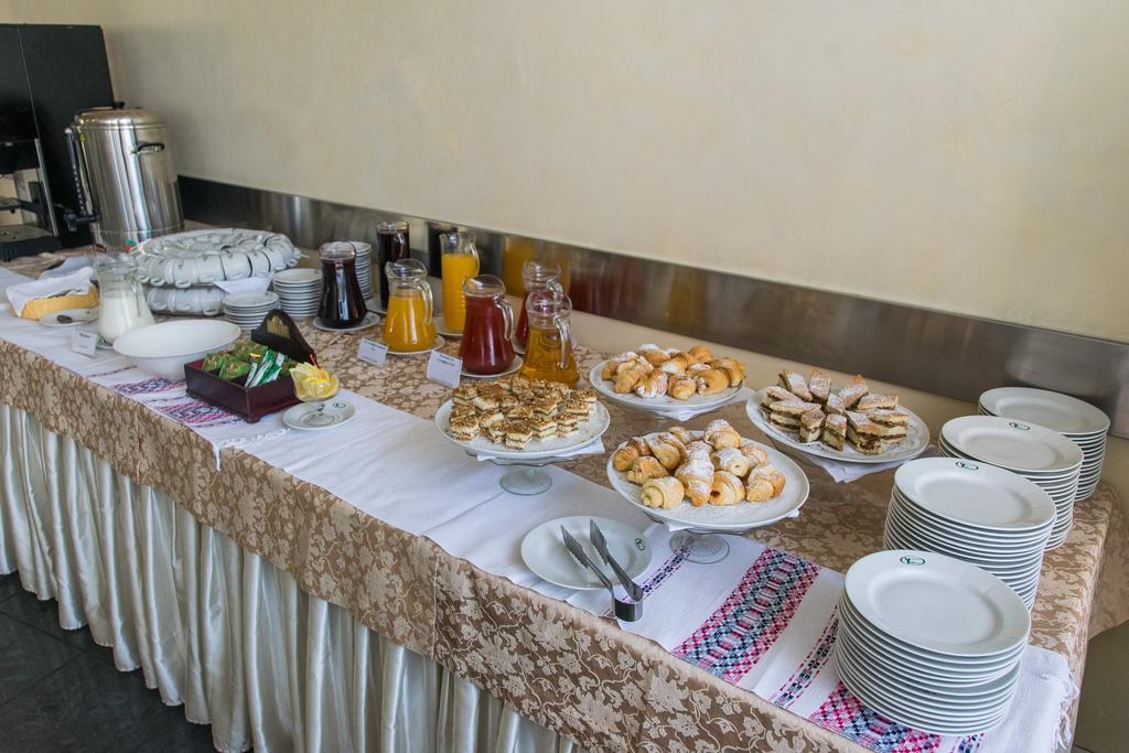 Hotel Yubileiny Minsk Bagian luar foto