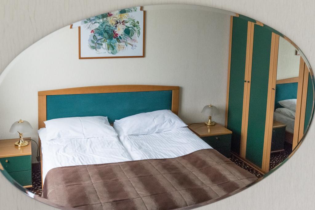 Hotel Yubileiny Minsk Bagian luar foto