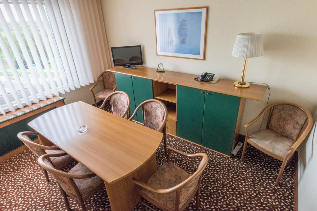 Hotel Yubileiny Minsk Bagian luar foto