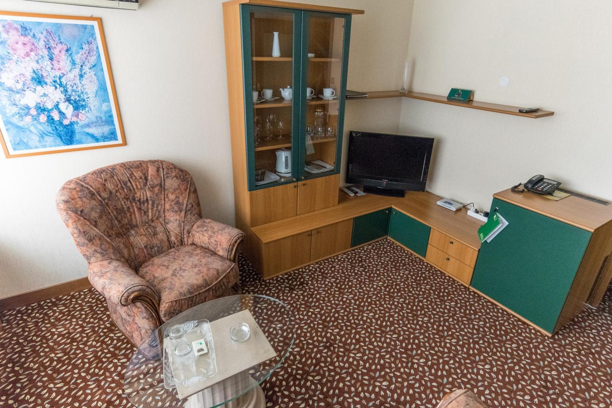 Hotel Yubileiny Minsk Bagian luar foto