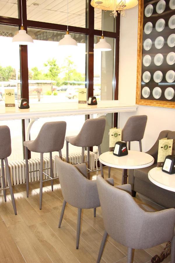 Hotel Yubileiny Minsk Bagian luar foto